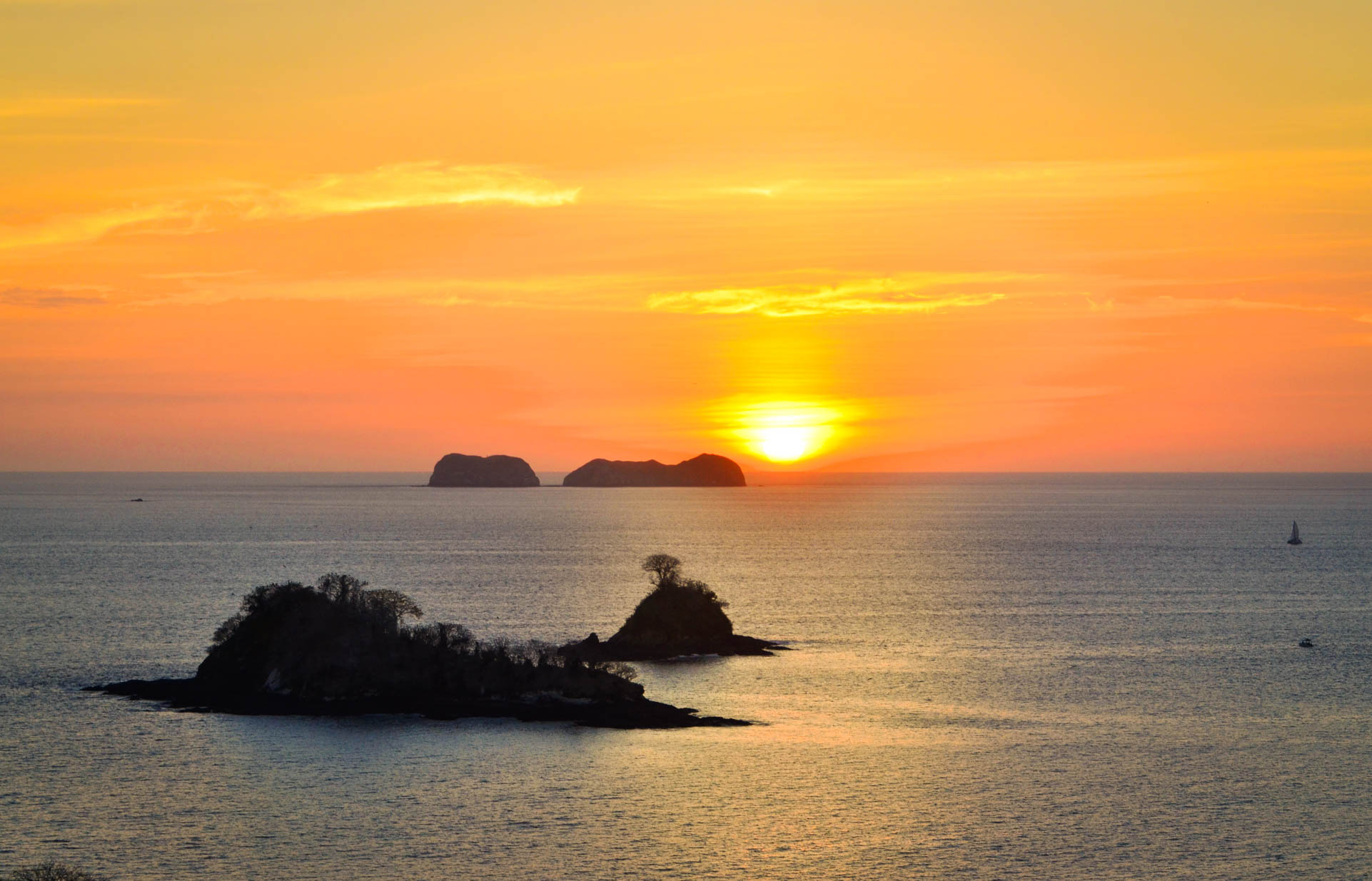 Mayven Costa Rica Top Itinerary 2 weeks Casa Chameleon Las Catalinas sunset from terrasse